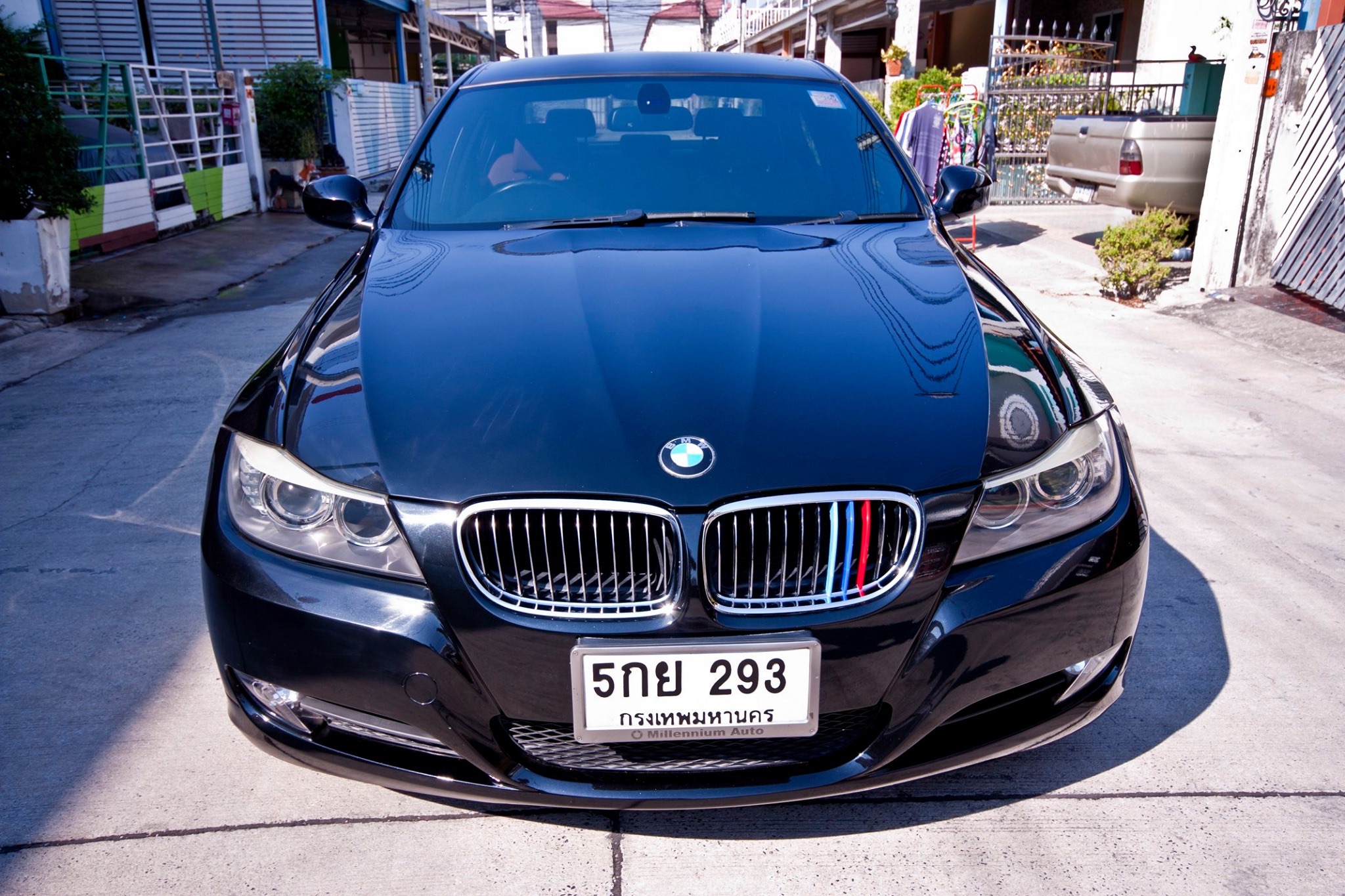 BMW 3 Series E90 318i ปี 2010 สีดำ (รูปที่ 2)