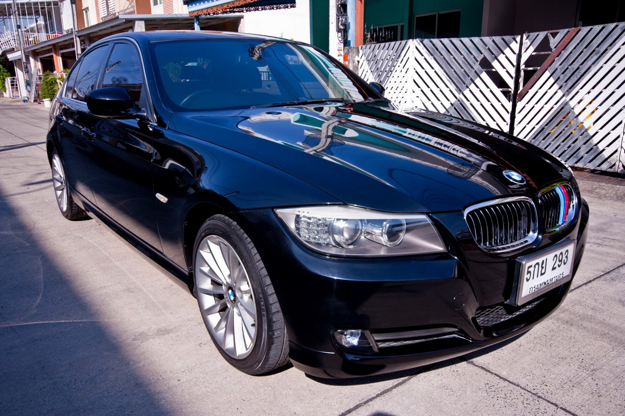 BMW 3 Series E90 318i ปี 2010 สีดำ