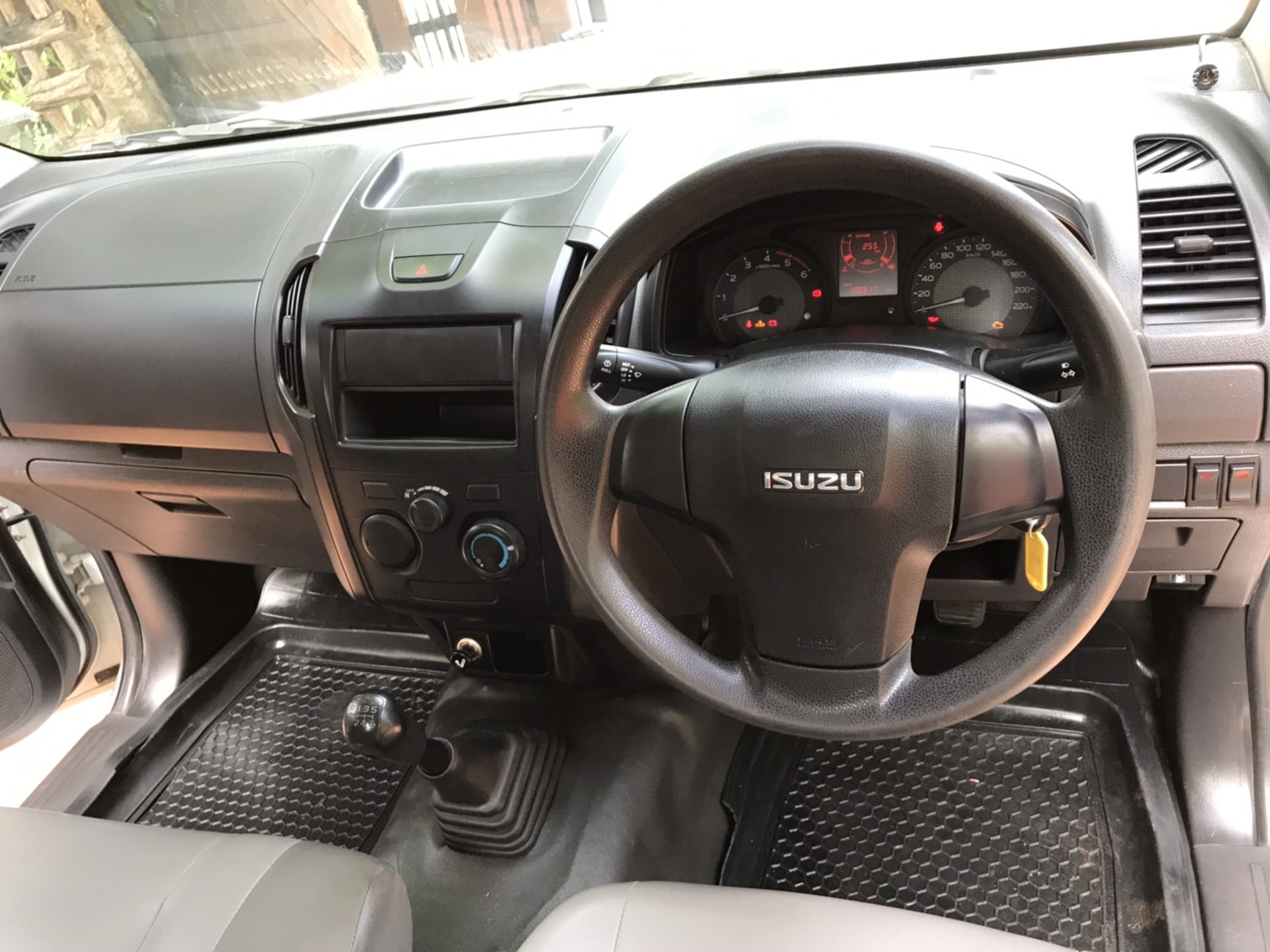 Isuzu D-Max Spark ปี 2016 สีขาว (รูปที่ 6)