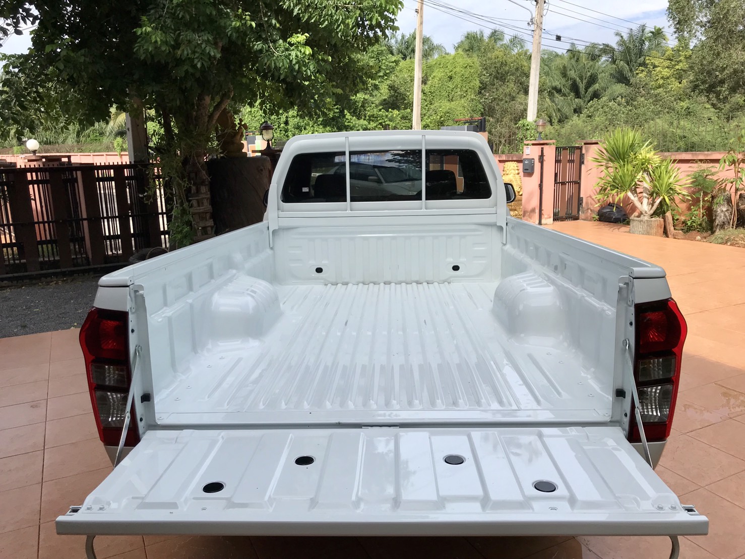 Isuzu D-Max Spark ปี 2016 สีขาว (รูปที่ 12)
