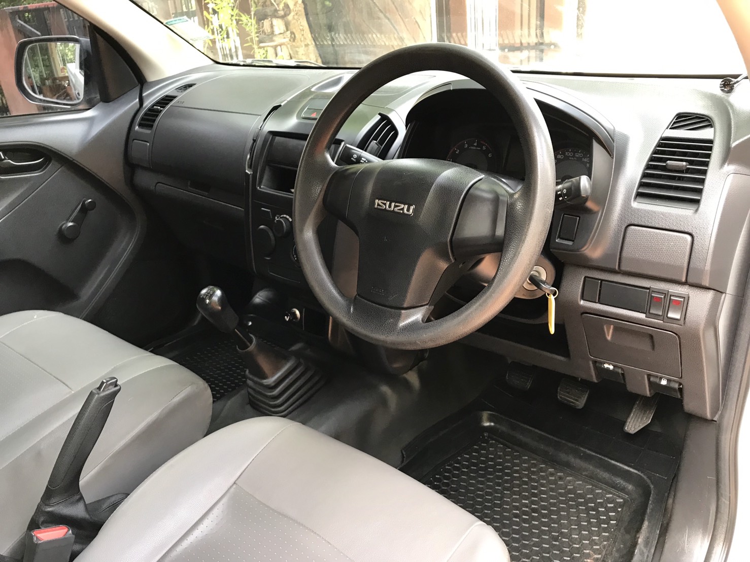 Isuzu D-Max Spark ปี 2016 สีขาว (รูปที่ 9)
