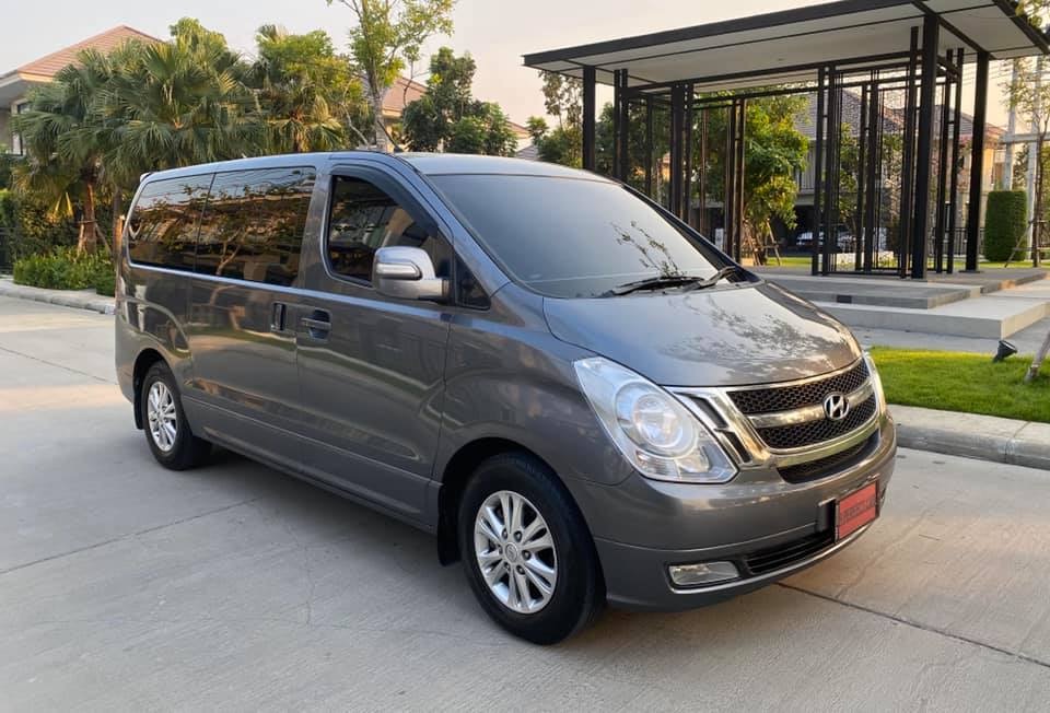 Hyundai H-1 ปี 2011 สีเทา