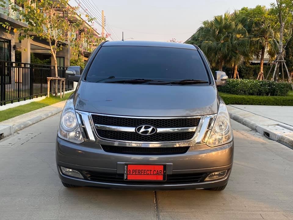 Hyundai H-1 ปี 2011 สีเทา