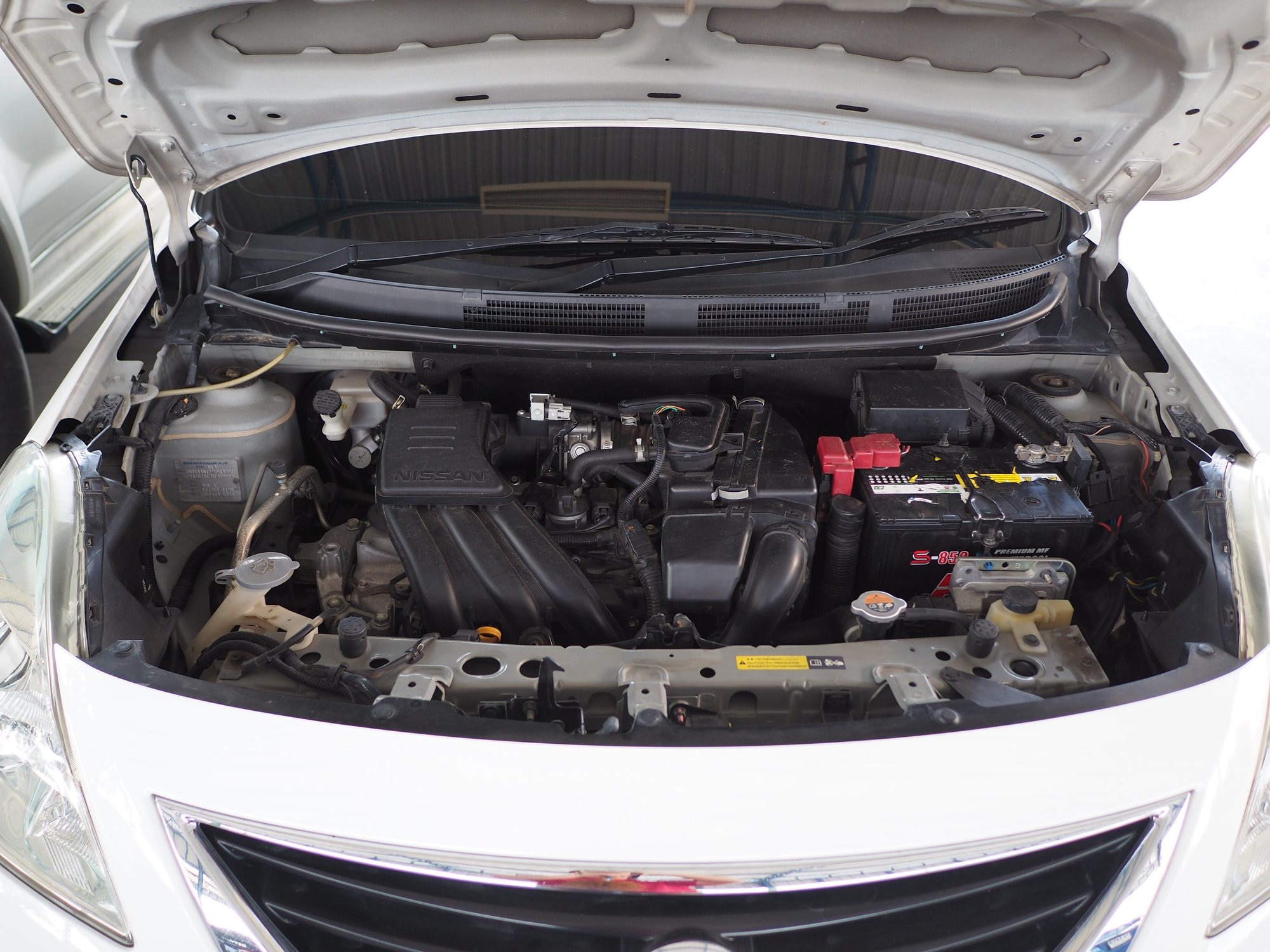 Nissan Almera ปี 2012 สีขาว (รูปที่ 4)