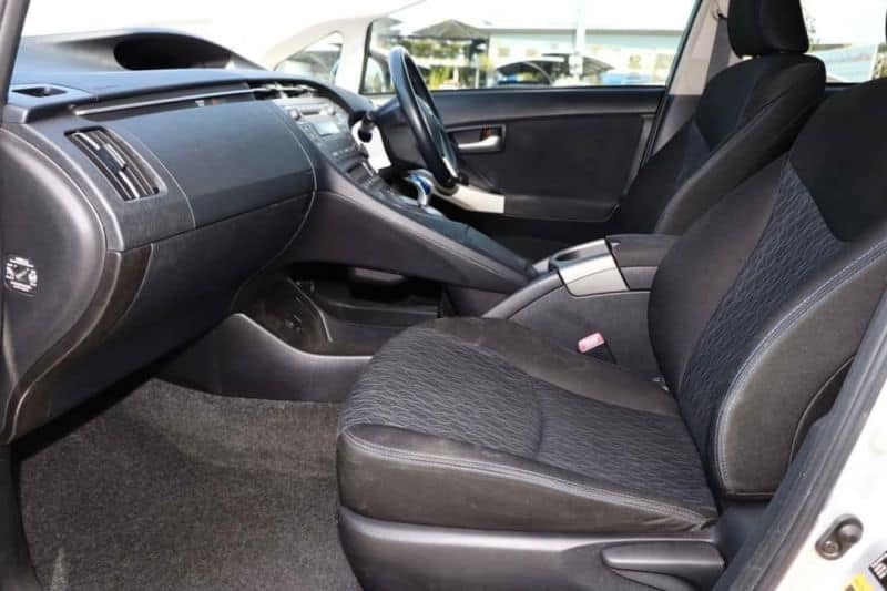 Toyota Prius ปี 2012 สีเงิน (รูปที่ 6)