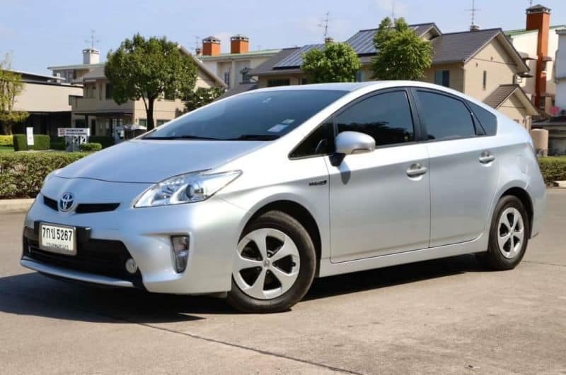 Toyota Prius ปี 2012 สีเงิน (รูปที่ 2)