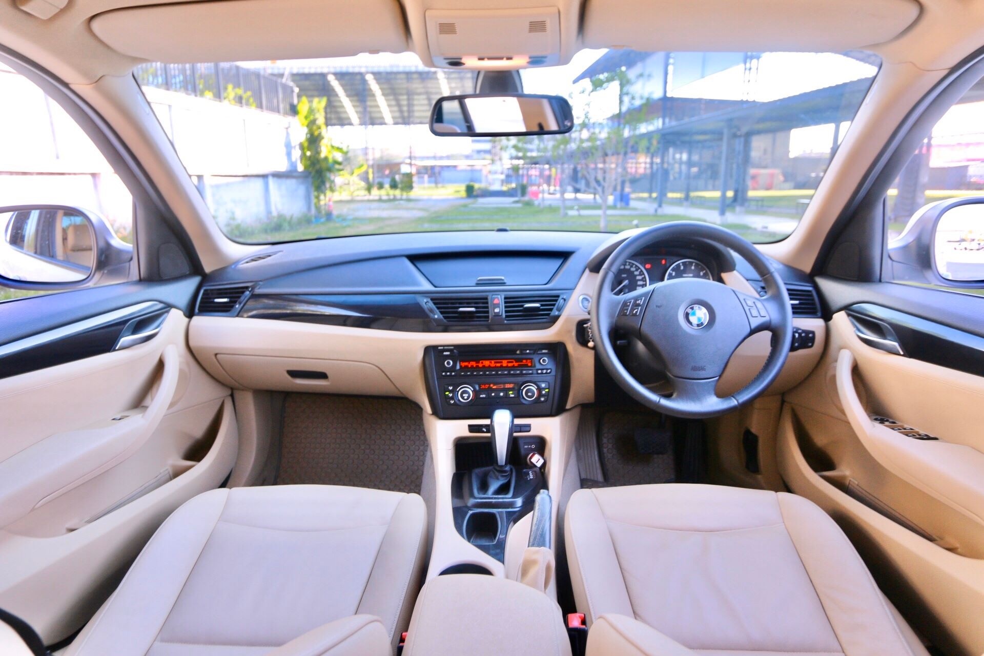 BMW X1 E84 ปี 2013 สีขาว (รูปที่ 3)