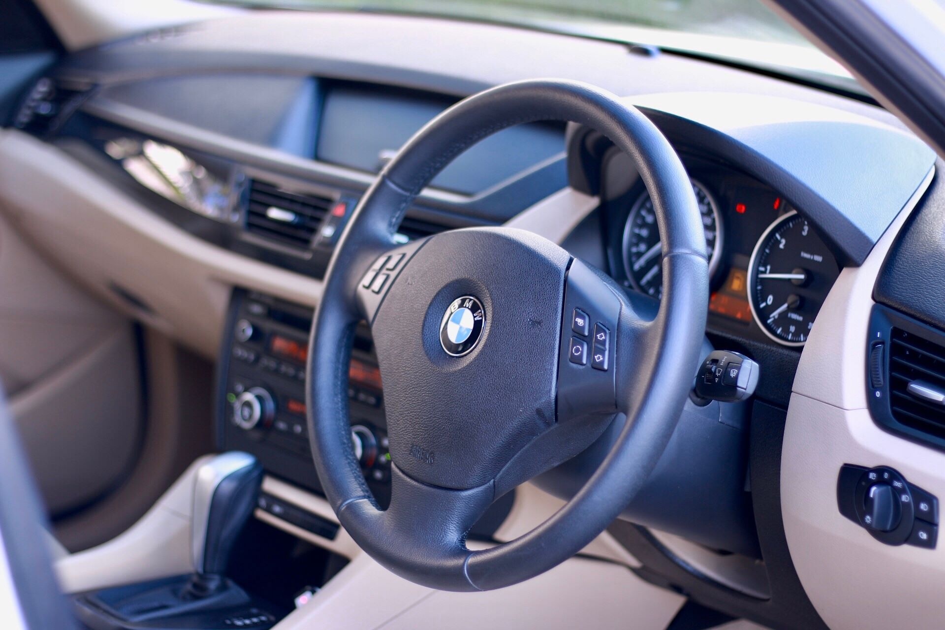 BMW X1 E84 ปี 2013 สีขาว (รูปที่ 10)