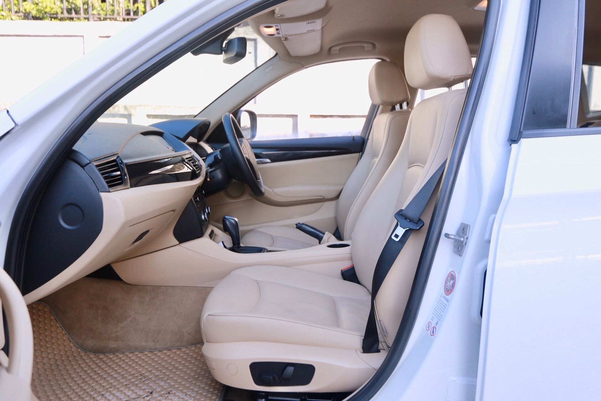 BMW X1 E84 ปี 2013 สีขาว (รูปที่ 12)