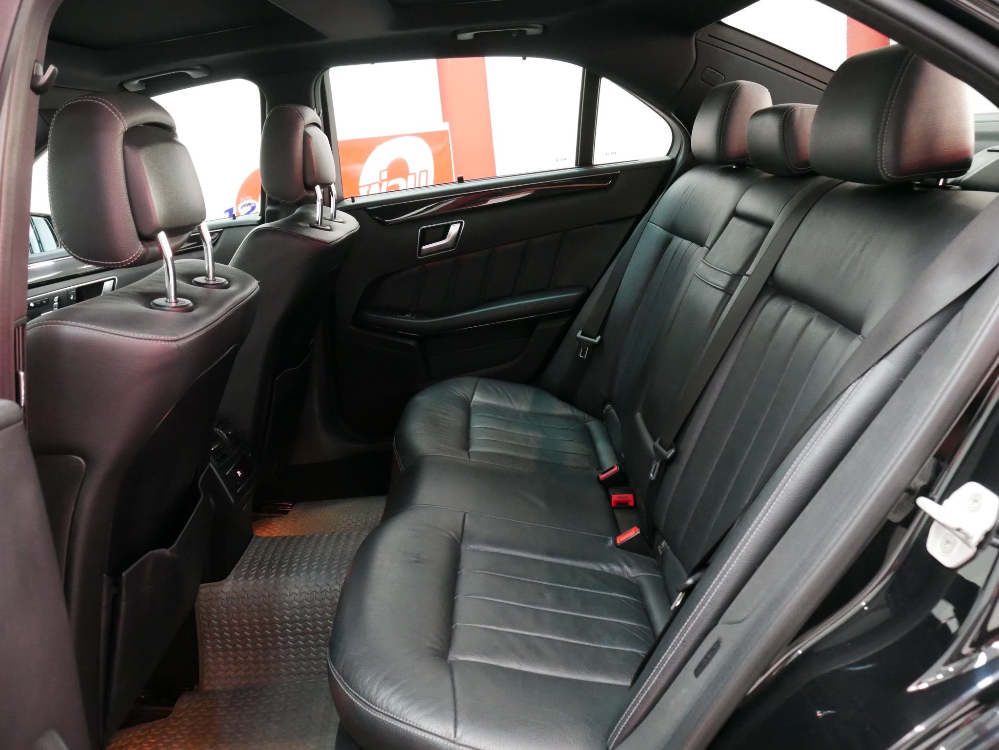 Mercedes-Benz E-Class W212 E300 ปี 2014 สีดำ (รูปที่ 6)