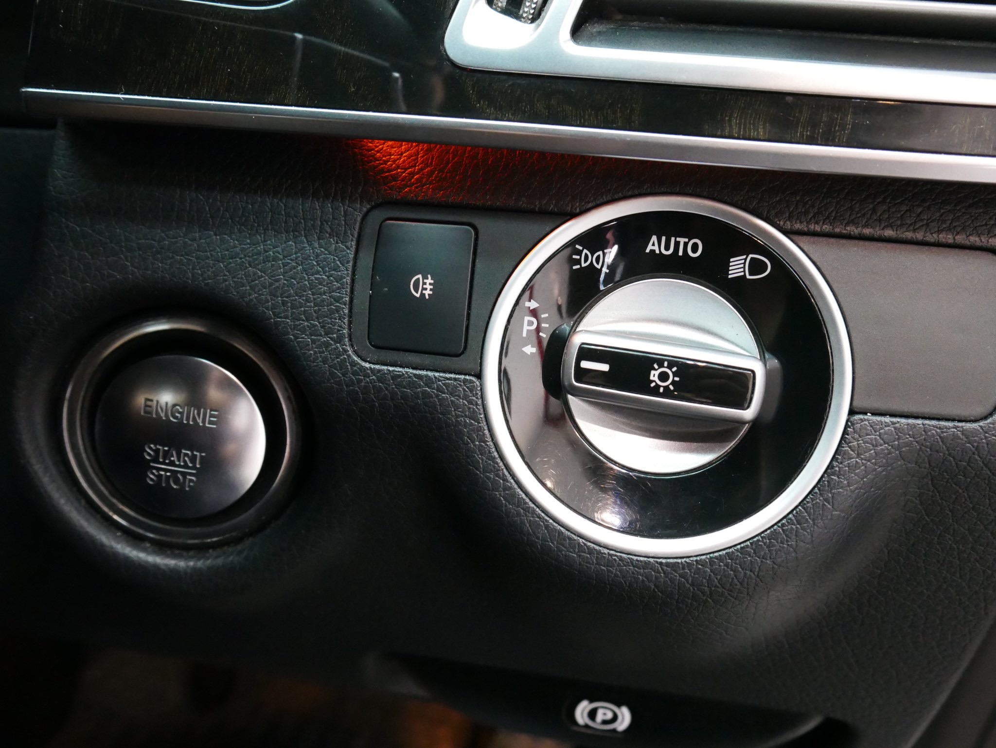 Mercedes-Benz E-Class W212 E300 ปี 2014 สีดำ (รูปที่ 12)