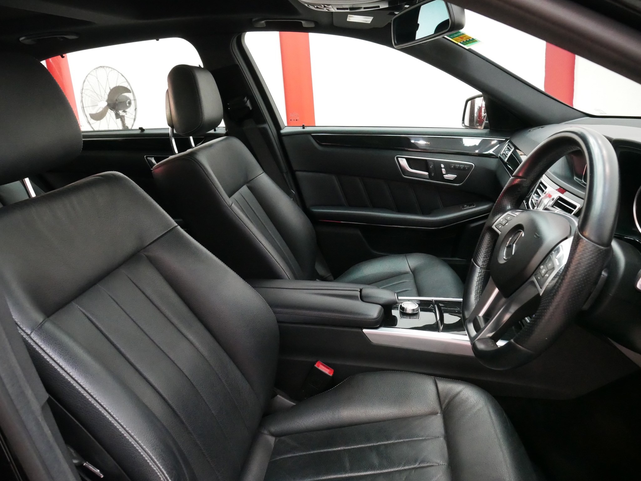 Mercedes-Benz E-Class W212 E300 ปี 2014 สีดำ (รูปที่ 15)