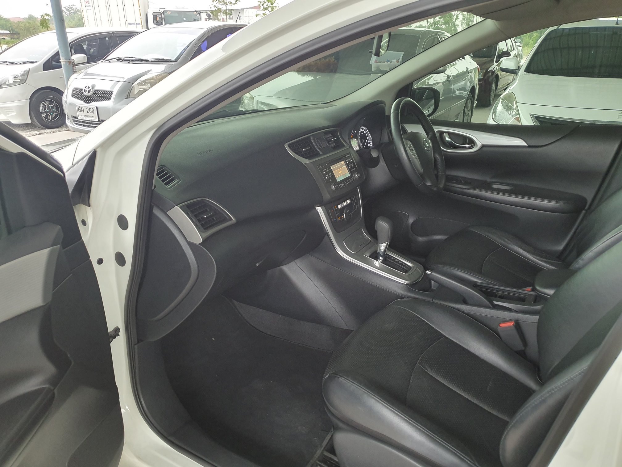 Nissan Pulsar ปี 2013 สีขาว (รูปที่ 8)