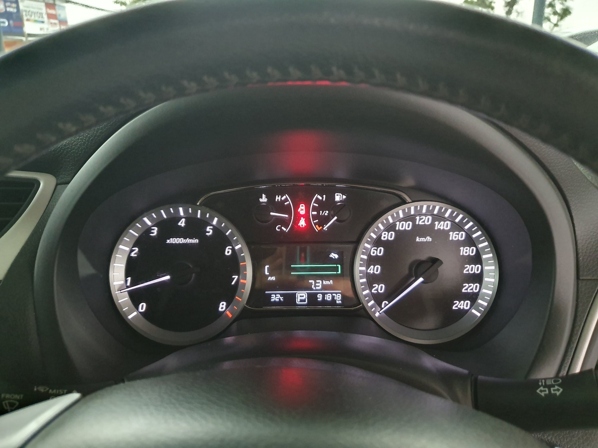 Nissan Pulsar ปี 2013 สีขาว (รูปที่ 9)
