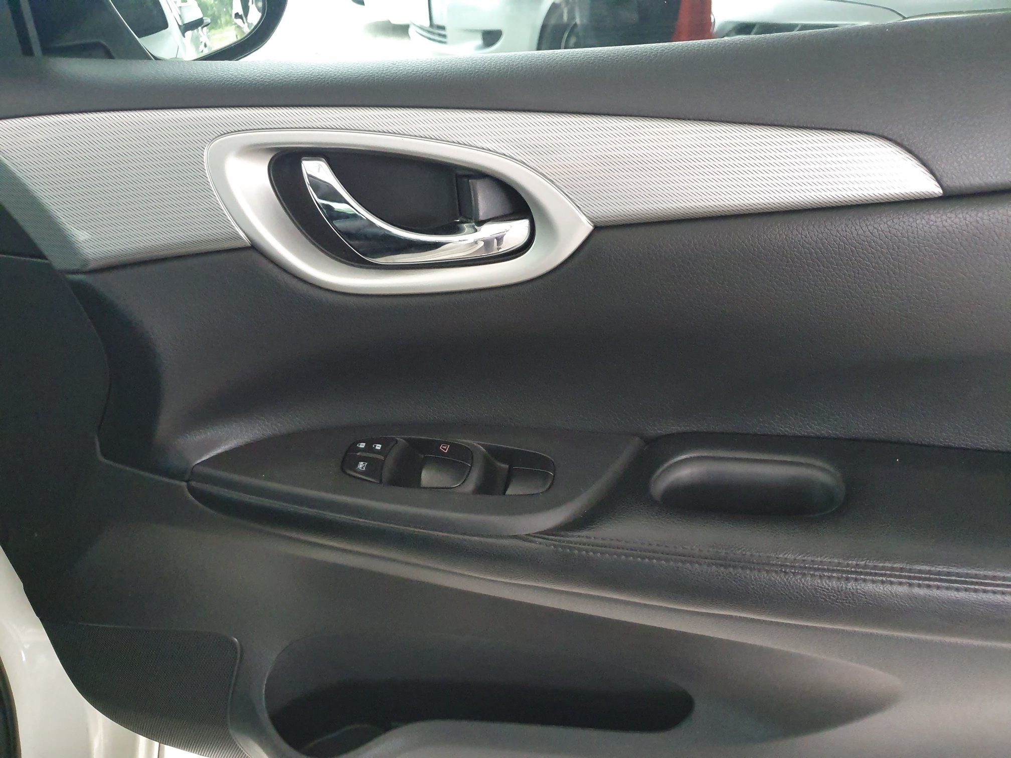 Nissan Pulsar ปี 2013 สีขาว (รูปที่ 10)