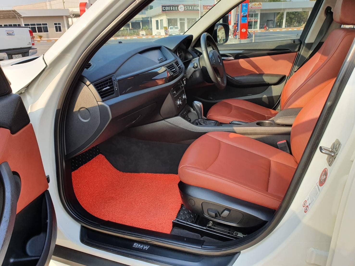 BMW X1 E84 ปี 2012 สีขาว (รูปที่ 4)
