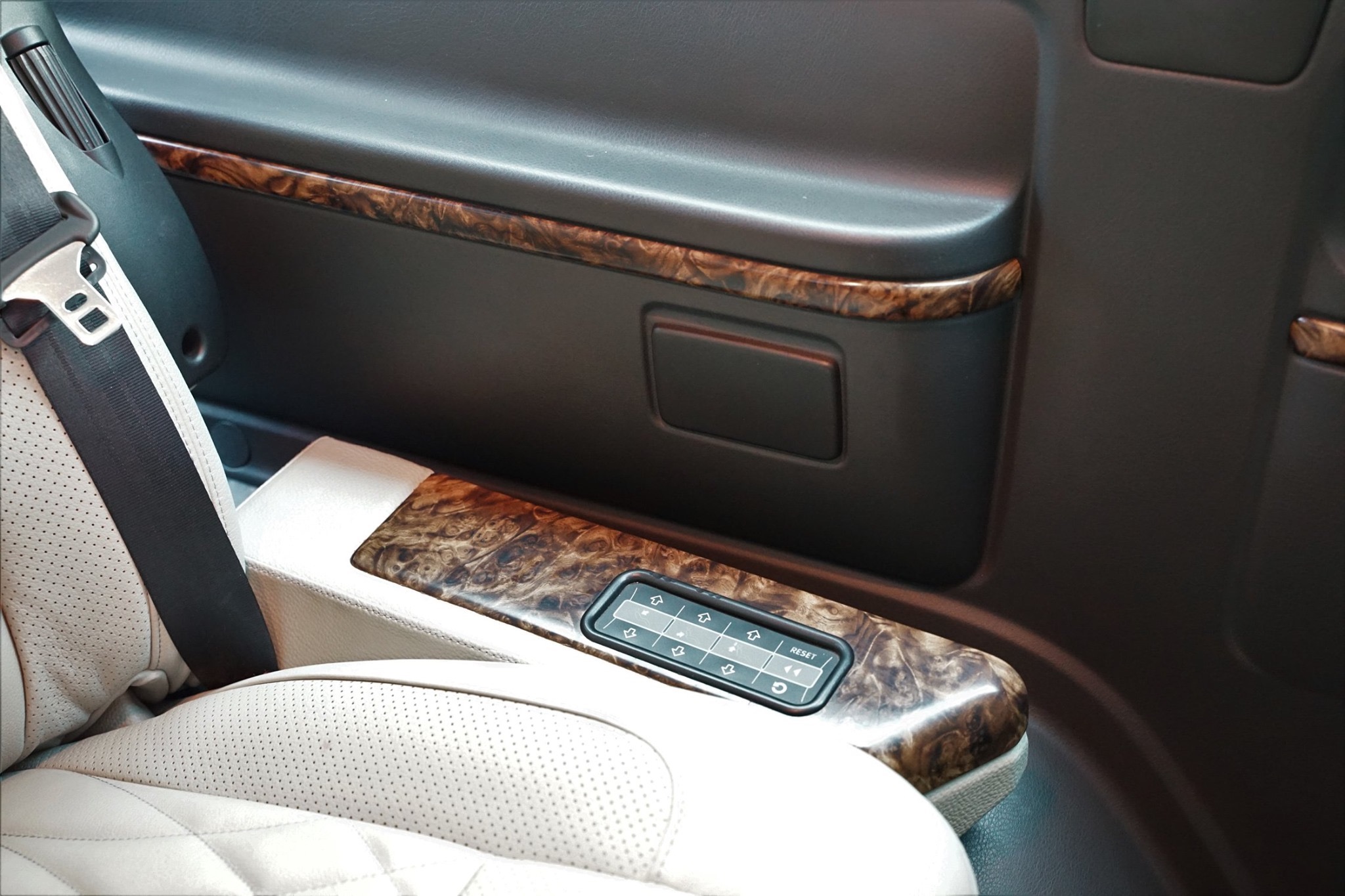 Volkswagen Transporter (Caravelle) Caravelle ปี 2014 สีขาว (รูปที่ 12)
