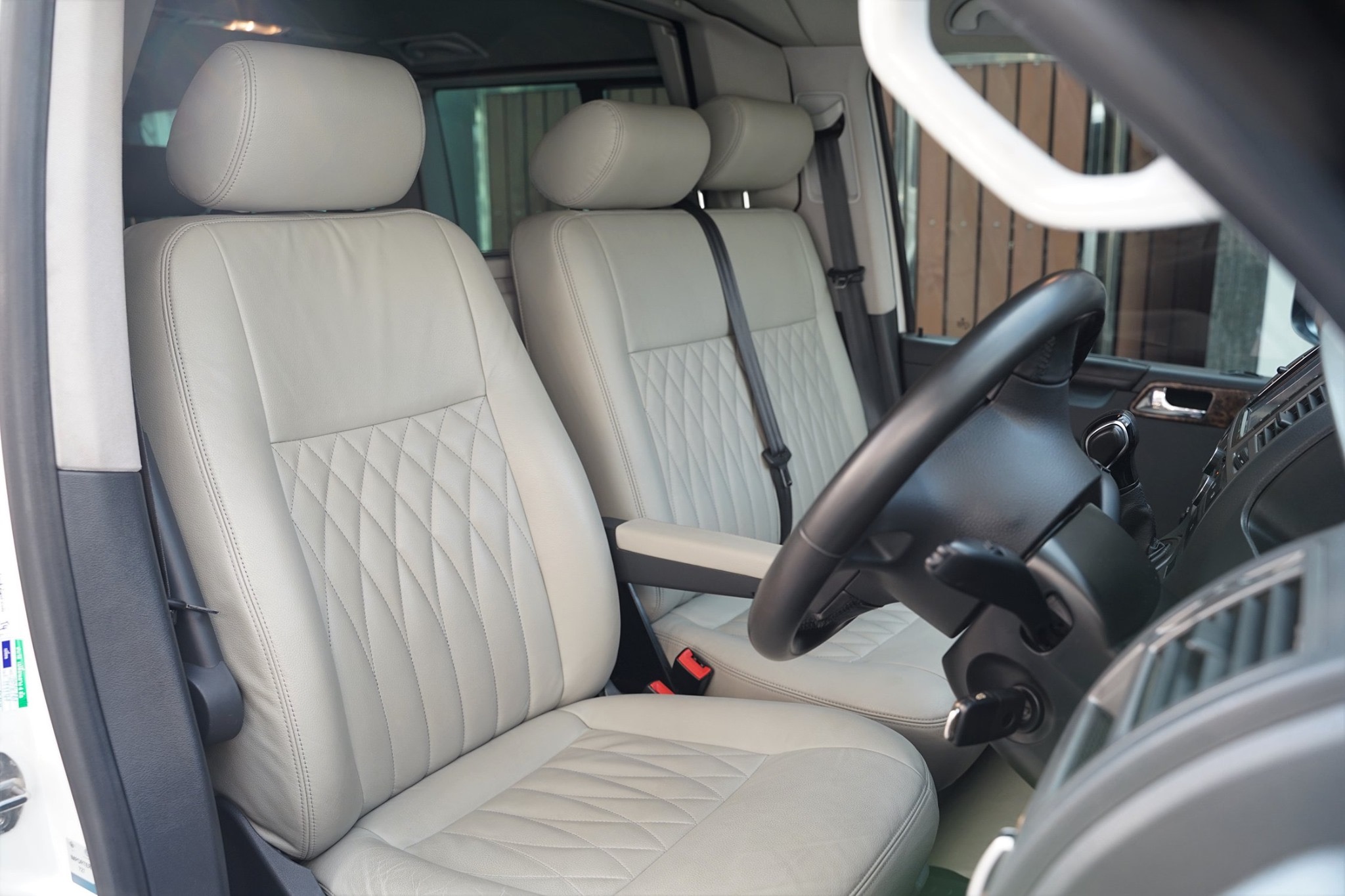 Volkswagen Transporter (Caravelle) Caravelle ปี 2014 สีขาว (รูปที่ 9)