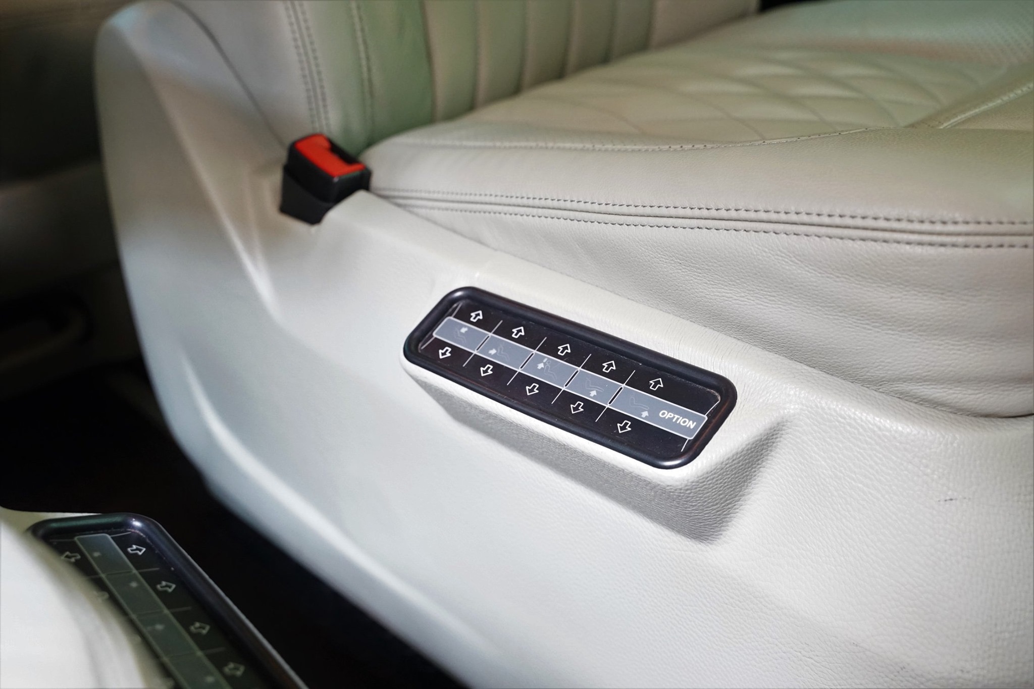 Volkswagen Transporter (Caravelle) Caravelle ปี 2014 สีขาว (รูปที่ 11)