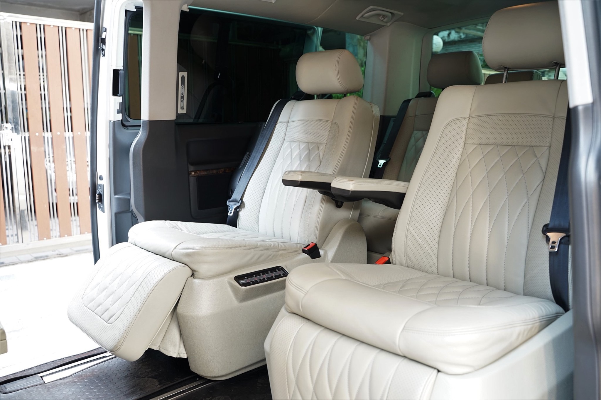 Volkswagen Transporter (Caravelle) Caravelle ปี 2014 สีขาว (รูปที่ 7)