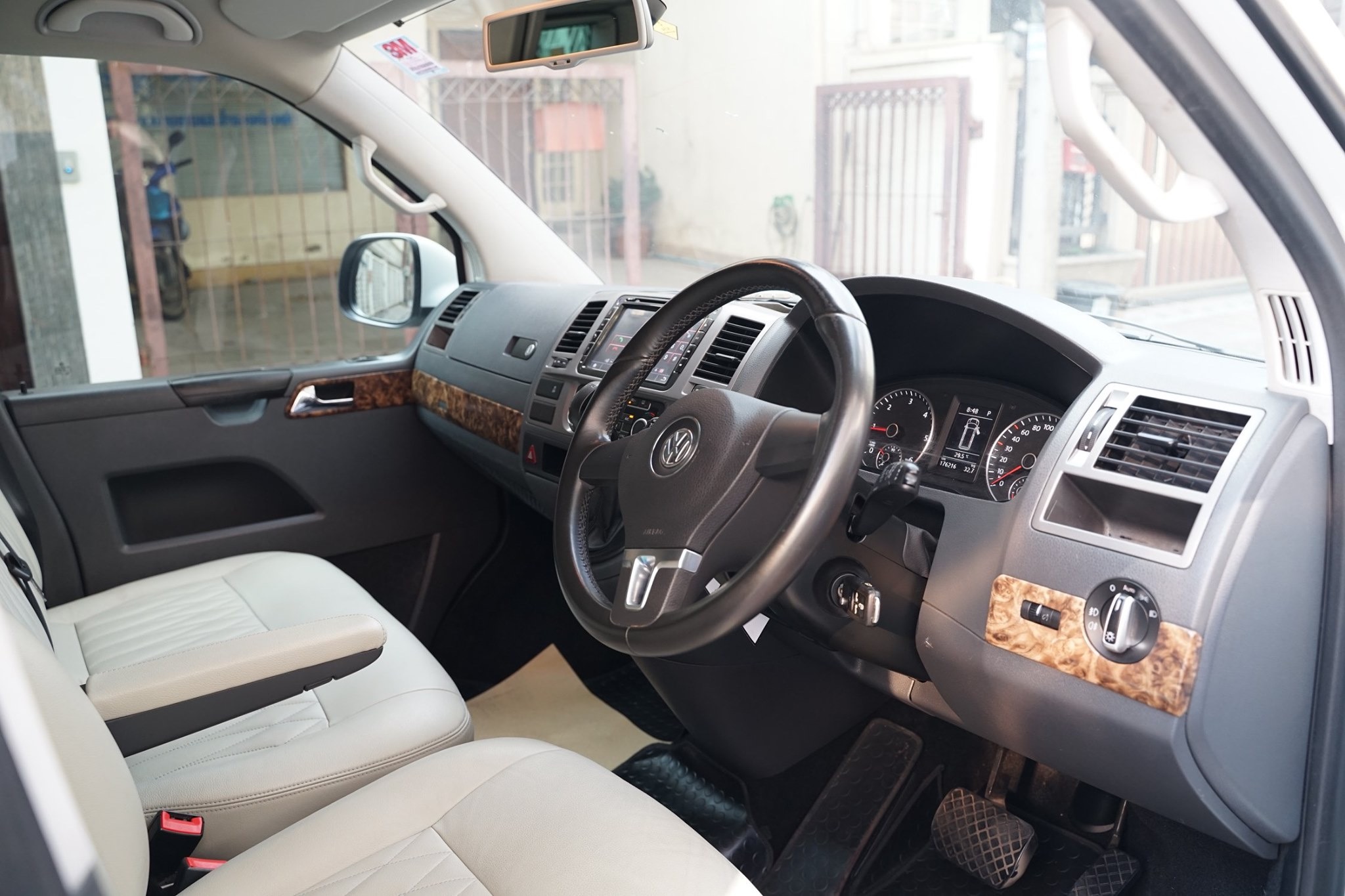 Volkswagen Transporter (Caravelle) Caravelle ปี 2014 สีขาว (รูปที่ 5)
