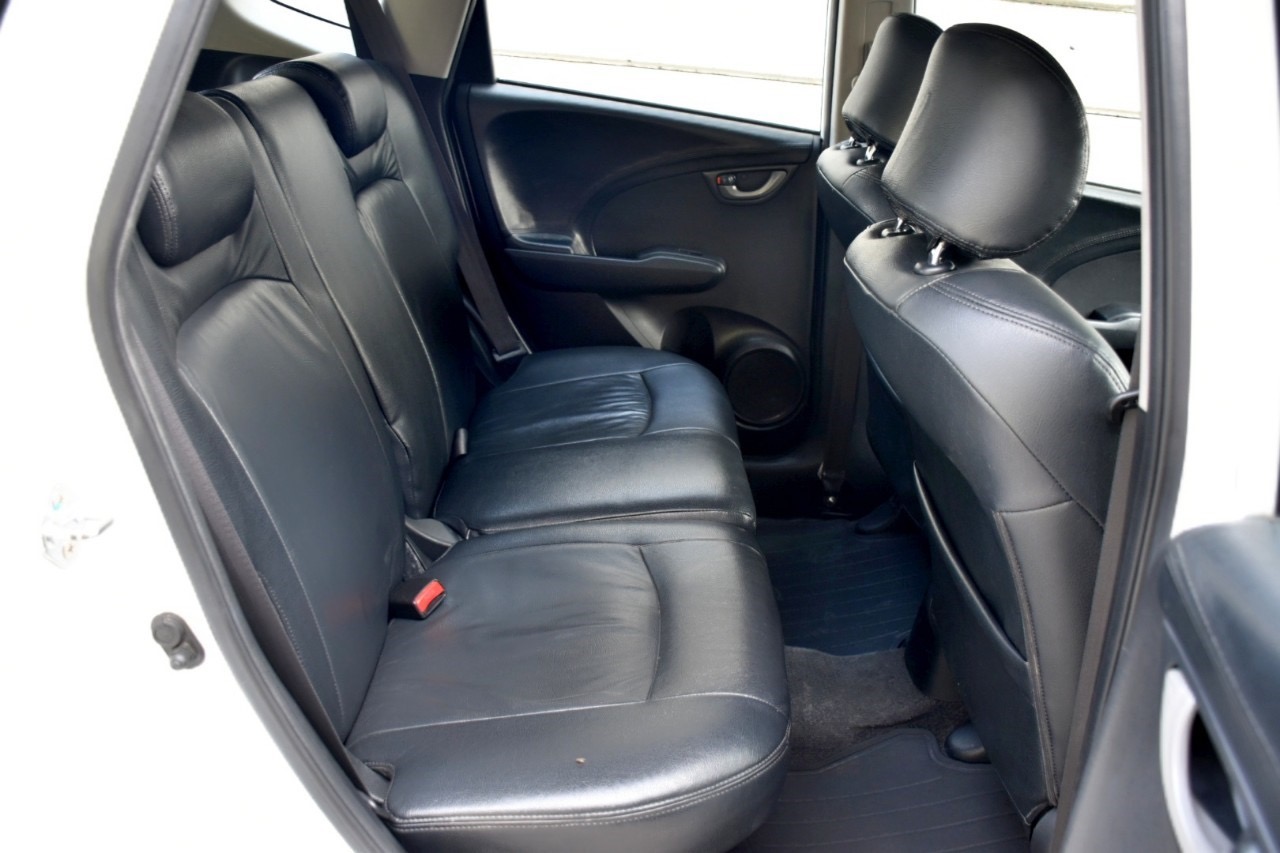 Honda Jazz GE ปี 2013 สีขาว (รูปที่ 5)