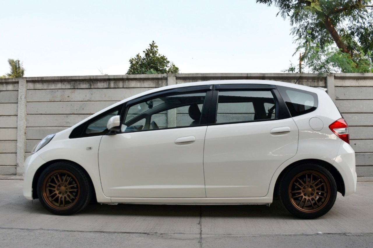 Honda Jazz GE ปี 2013 สีขาว (รูปที่ 2)