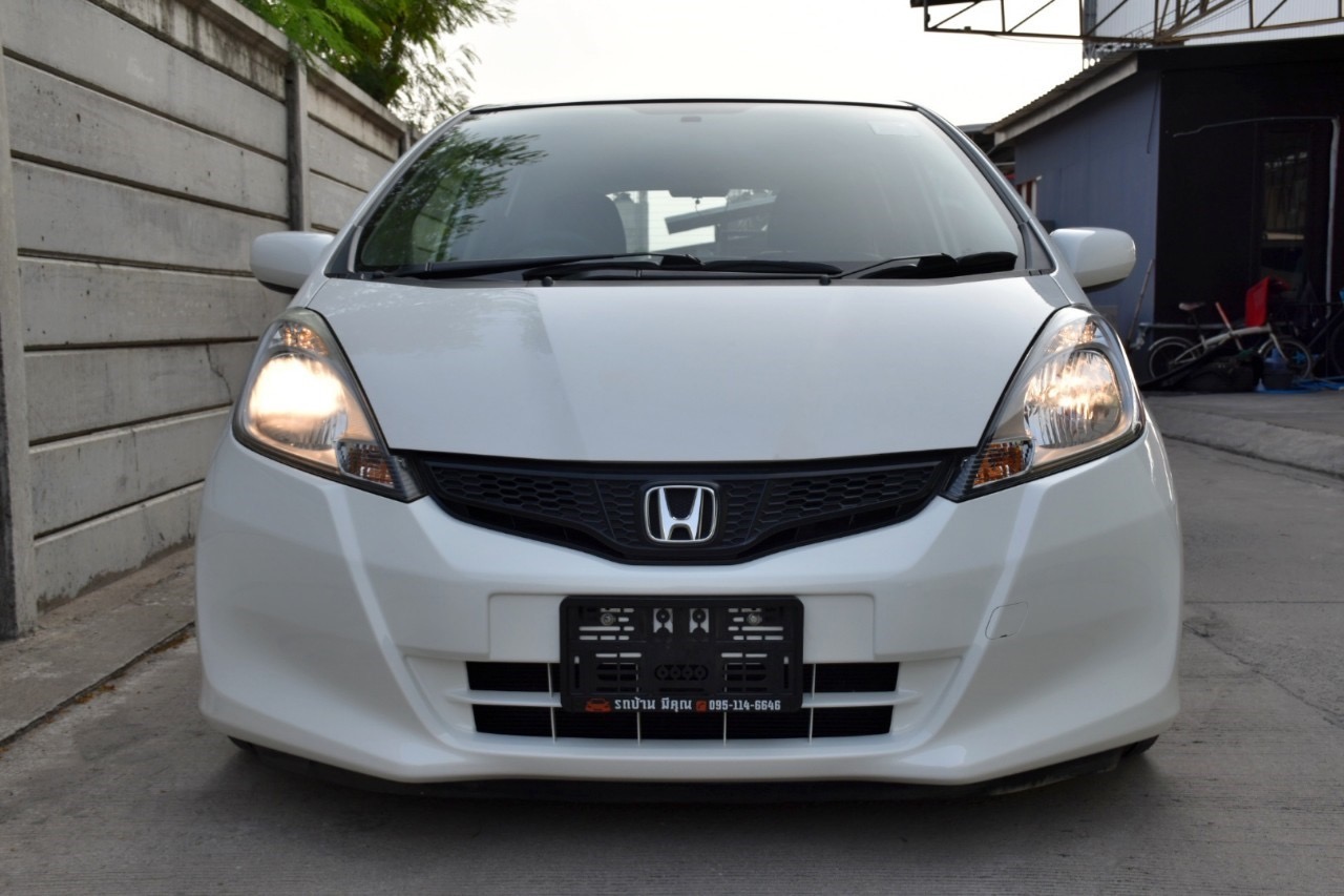 Honda Jazz GE ปี 2013 สีขาว (รูปที่ 11)