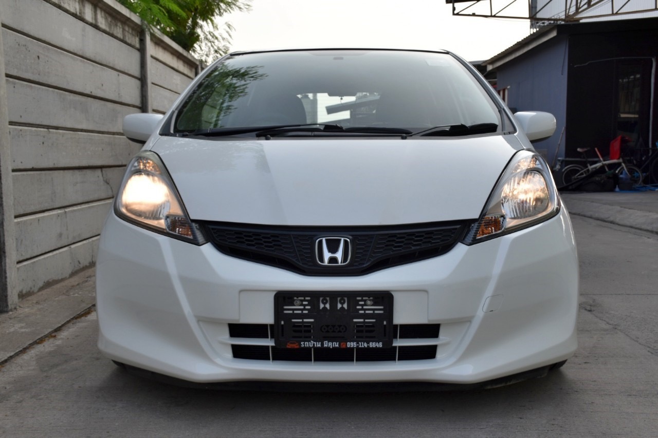 Honda Jazz GE ปี 2013 สีขาว