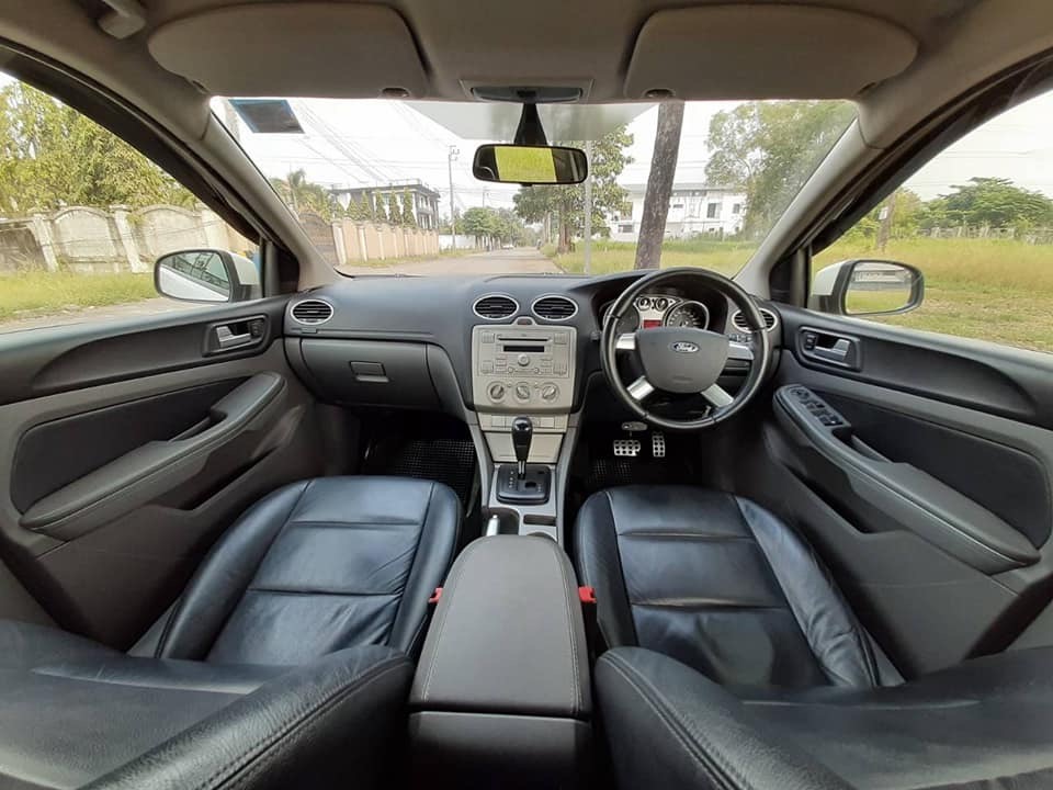 Ford Focus ปี 2011 สีขาว (รูปที่ 6)