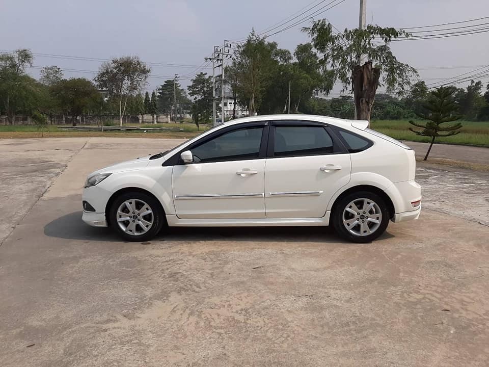 Ford Focus ปี 2011 สีขาว (รูปที่ 3)