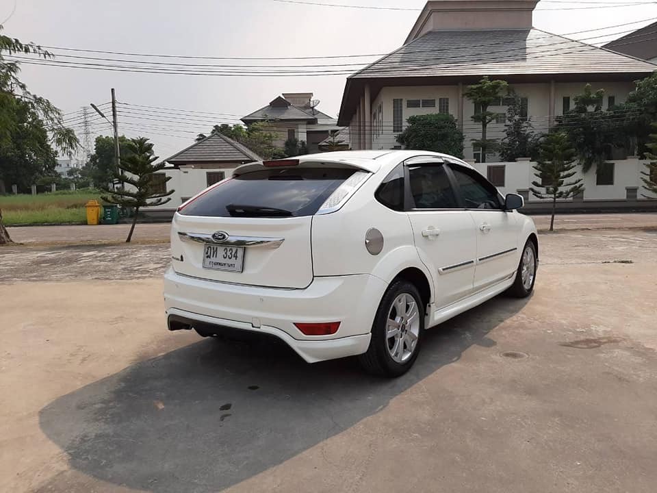 Ford Focus ปี 2011 สีขาว (รูปที่ 2)