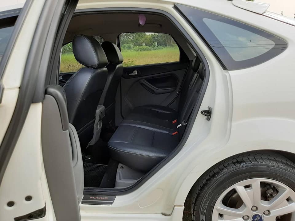 Ford Focus ปี 2011 สีขาว (รูปที่ 12)