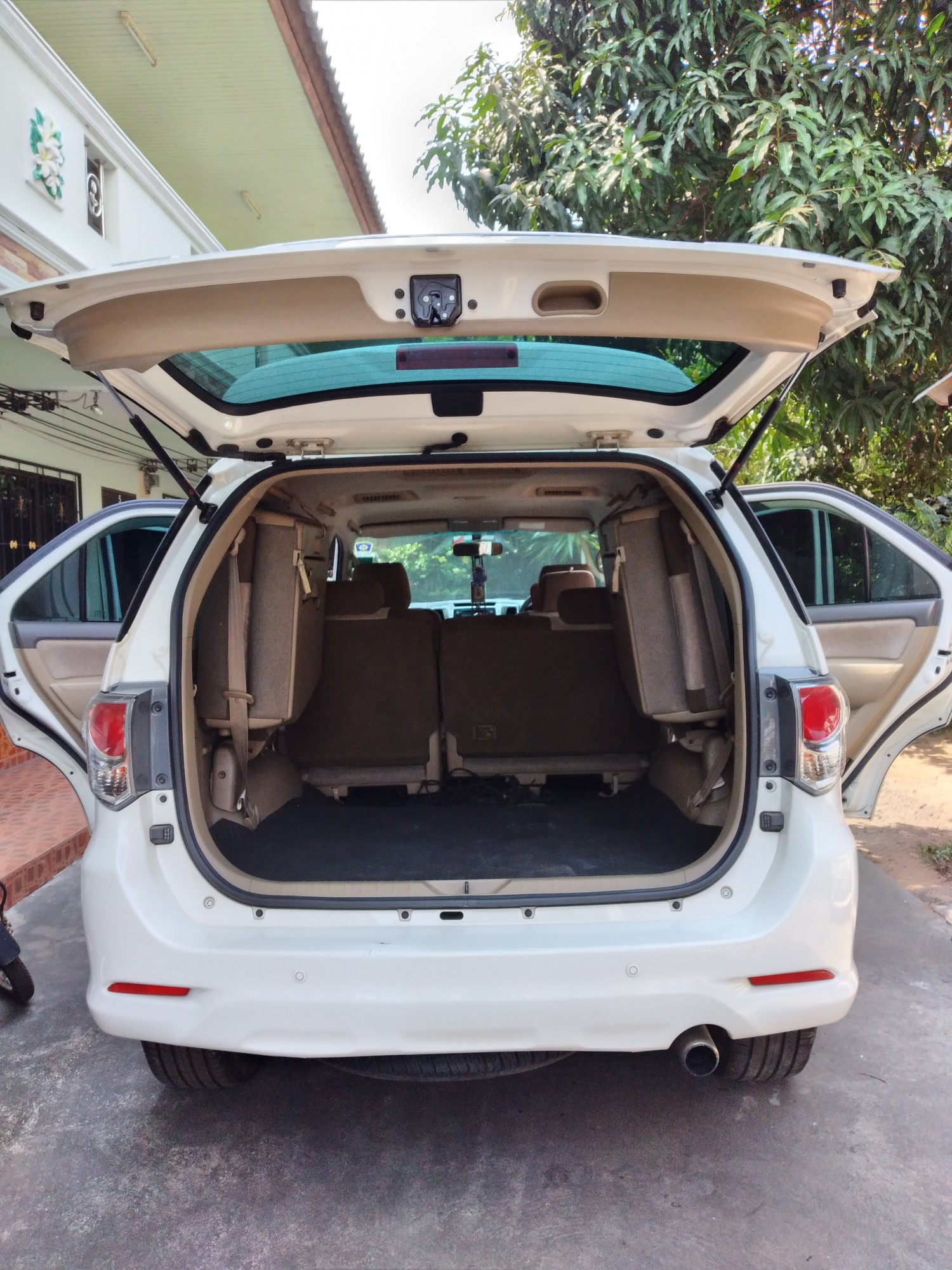 Toyota Fortuner ปี 2555 (รูปที่ 4)