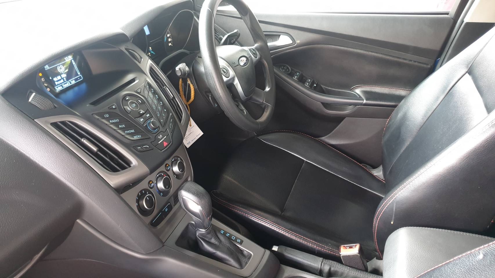 Ford Focus ปี 2013 สีน้ำเงิน (รูปที่ 12)