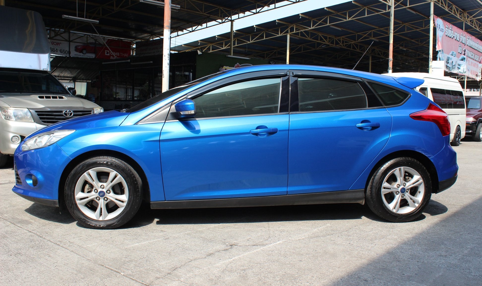Ford Focus ปี 2013 สีน้ำเงิน (รูปที่ 7)