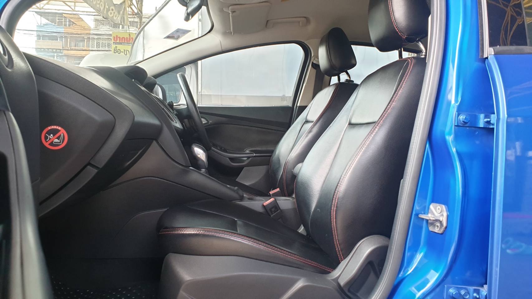 Ford Focus ปี 2013 สีน้ำเงิน (รูปที่ 10)