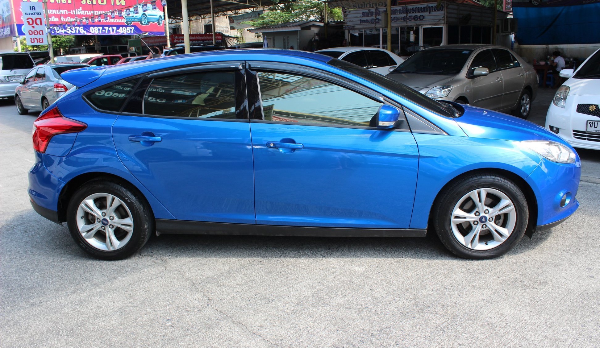 Ford Focus ปี 2013 สีน้ำเงิน (รูปที่ 6)