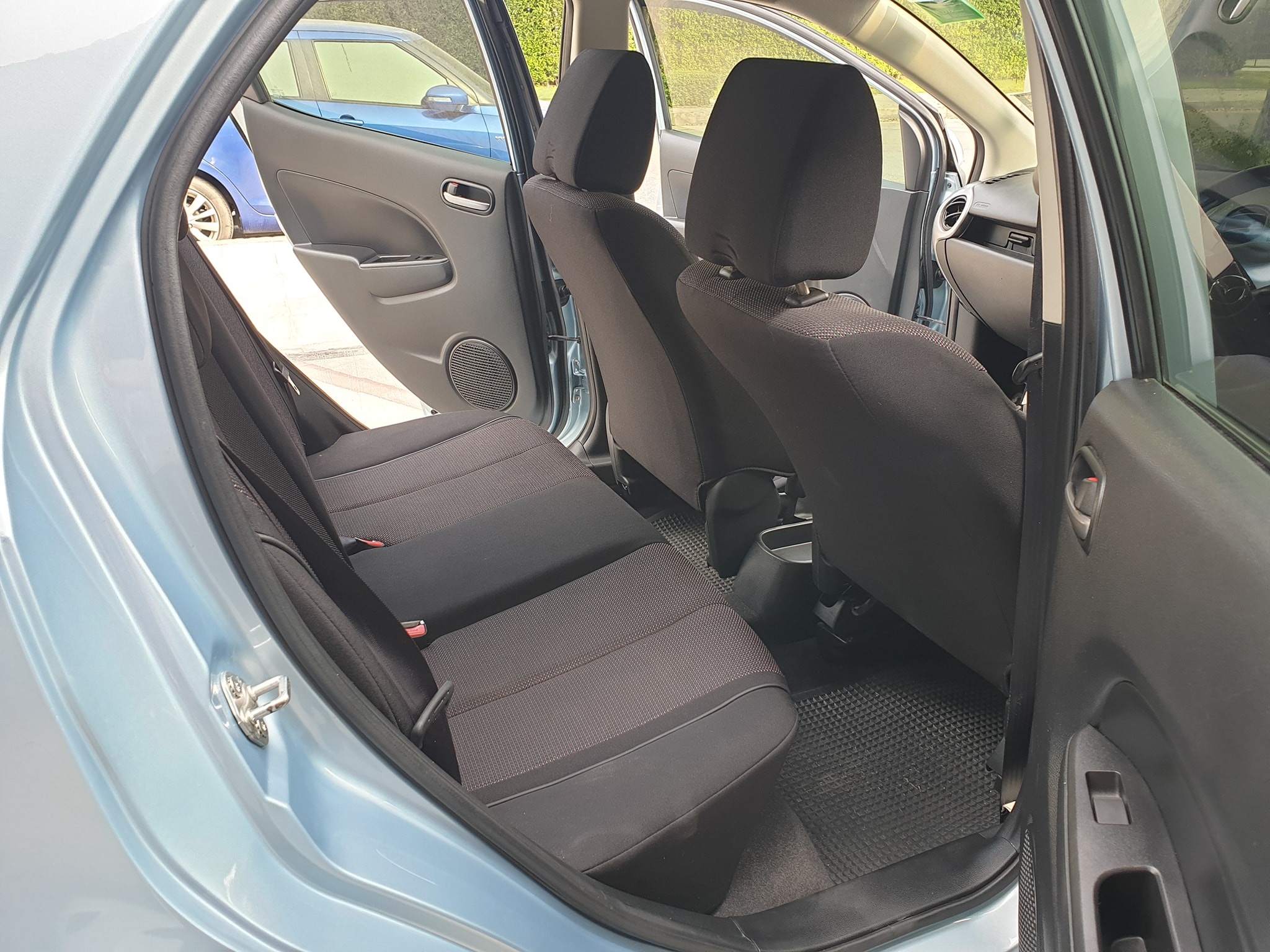 Mazda 2 Sports (5 ประตู) ปี 2010 สีฟ้า (รูปที่ 11)