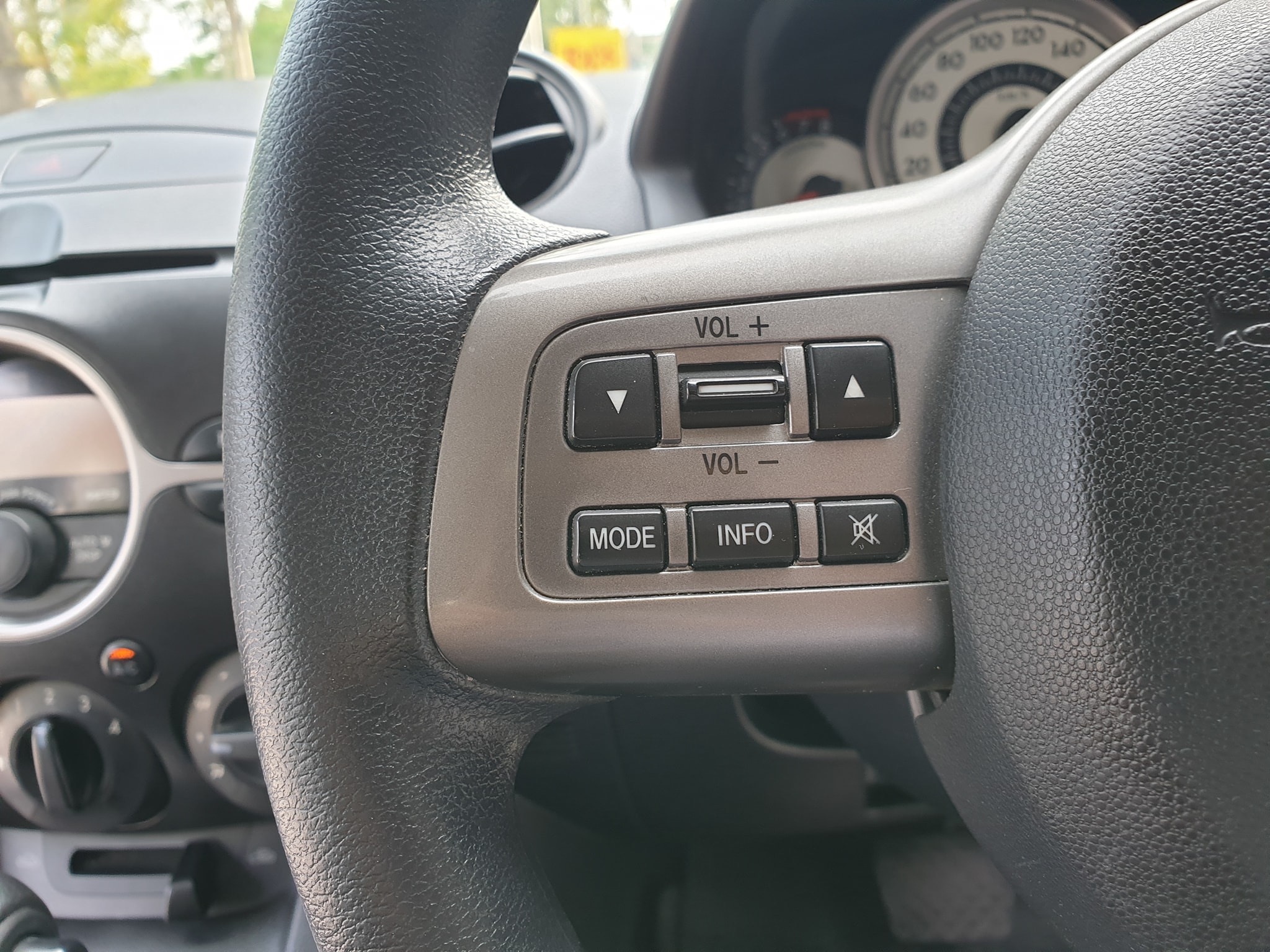 Mazda 2 Sports (5 ประตู) ปี 2010 สีฟ้า (รูปที่ 14)