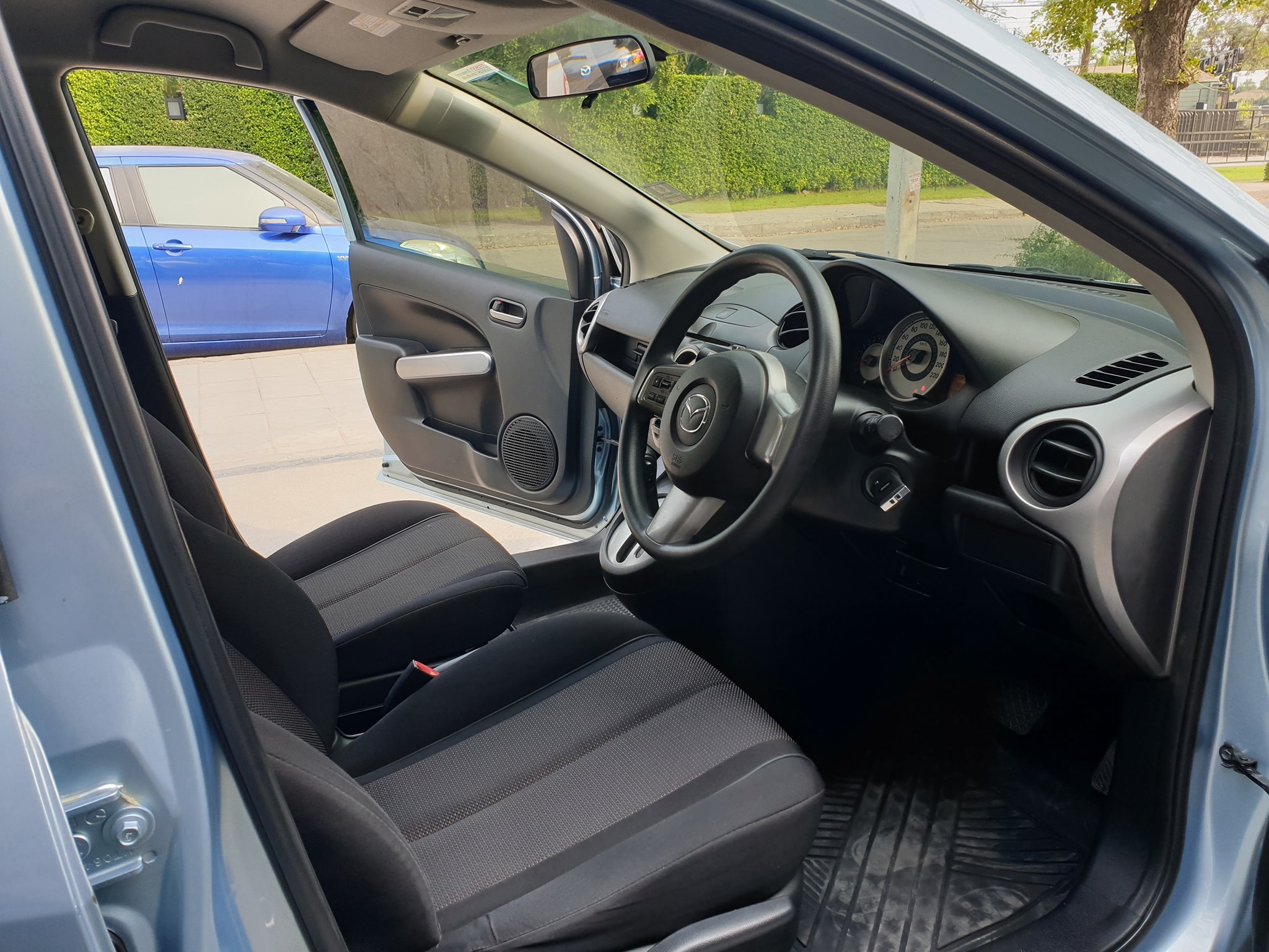 Mazda 2 Sports (5 ประตู) ปี 2010 สีฟ้า (รูปที่ 9)