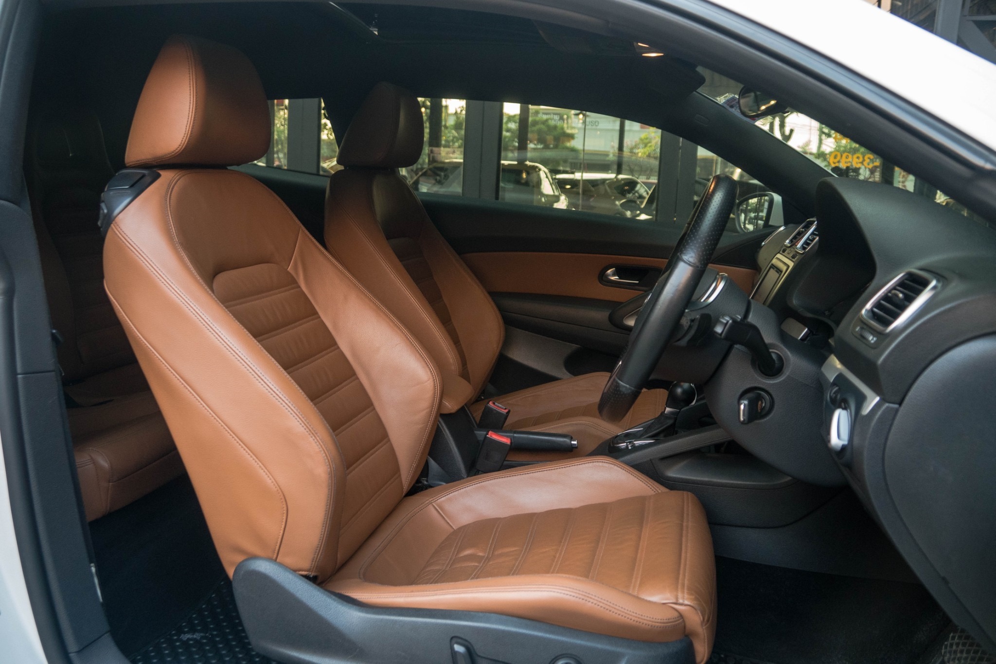 Volkswagen Scirocco 2.0 ปี 2011 สีขาว (รูปที่ 11)