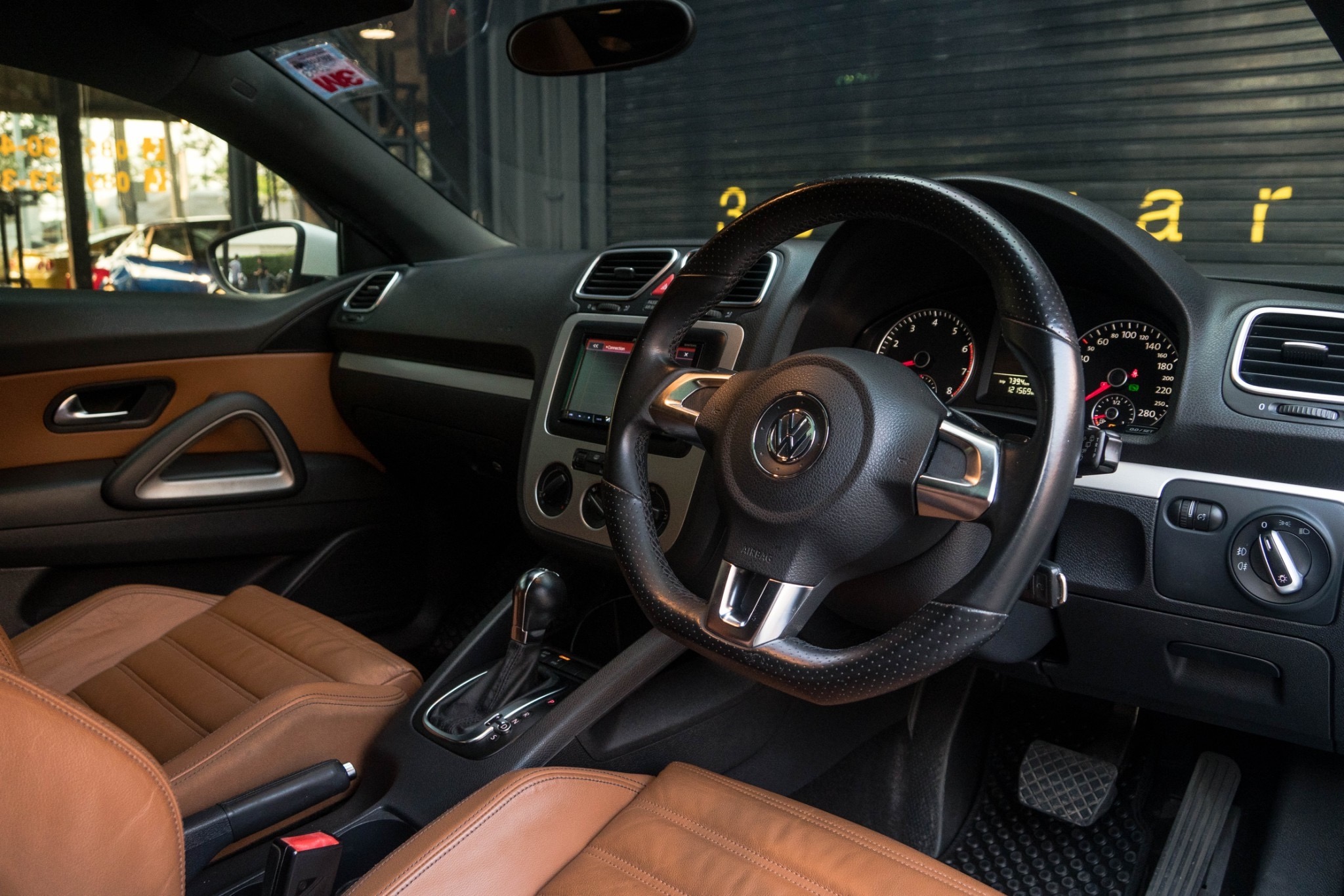 Volkswagen Scirocco 2.0 ปี 2011 สีขาว (รูปที่ 9)