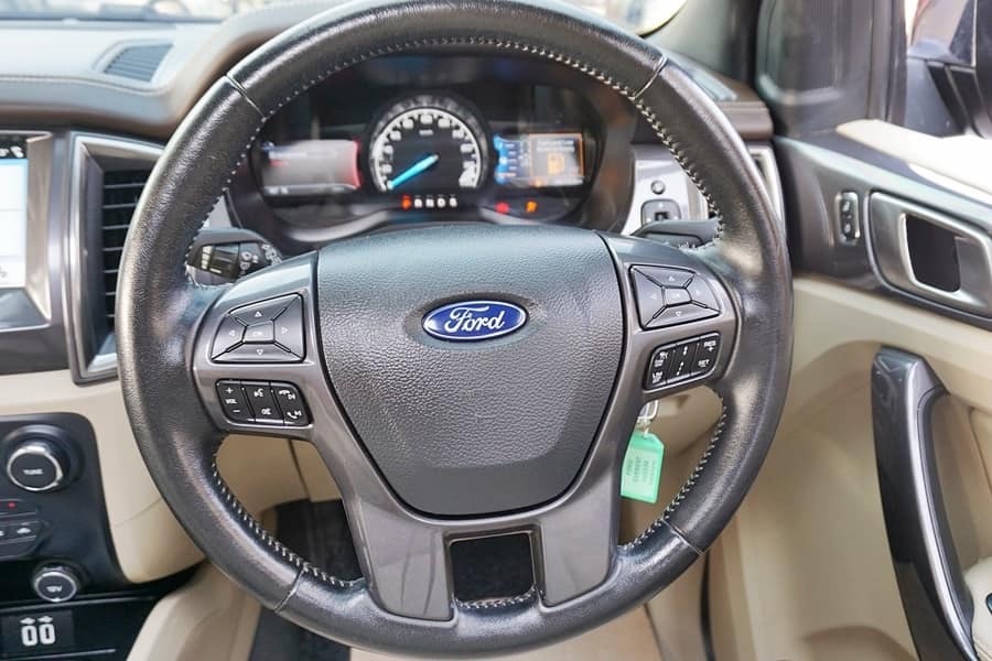 Ford Everest ปี 2017 สีขาว (รูปที่ 15)
