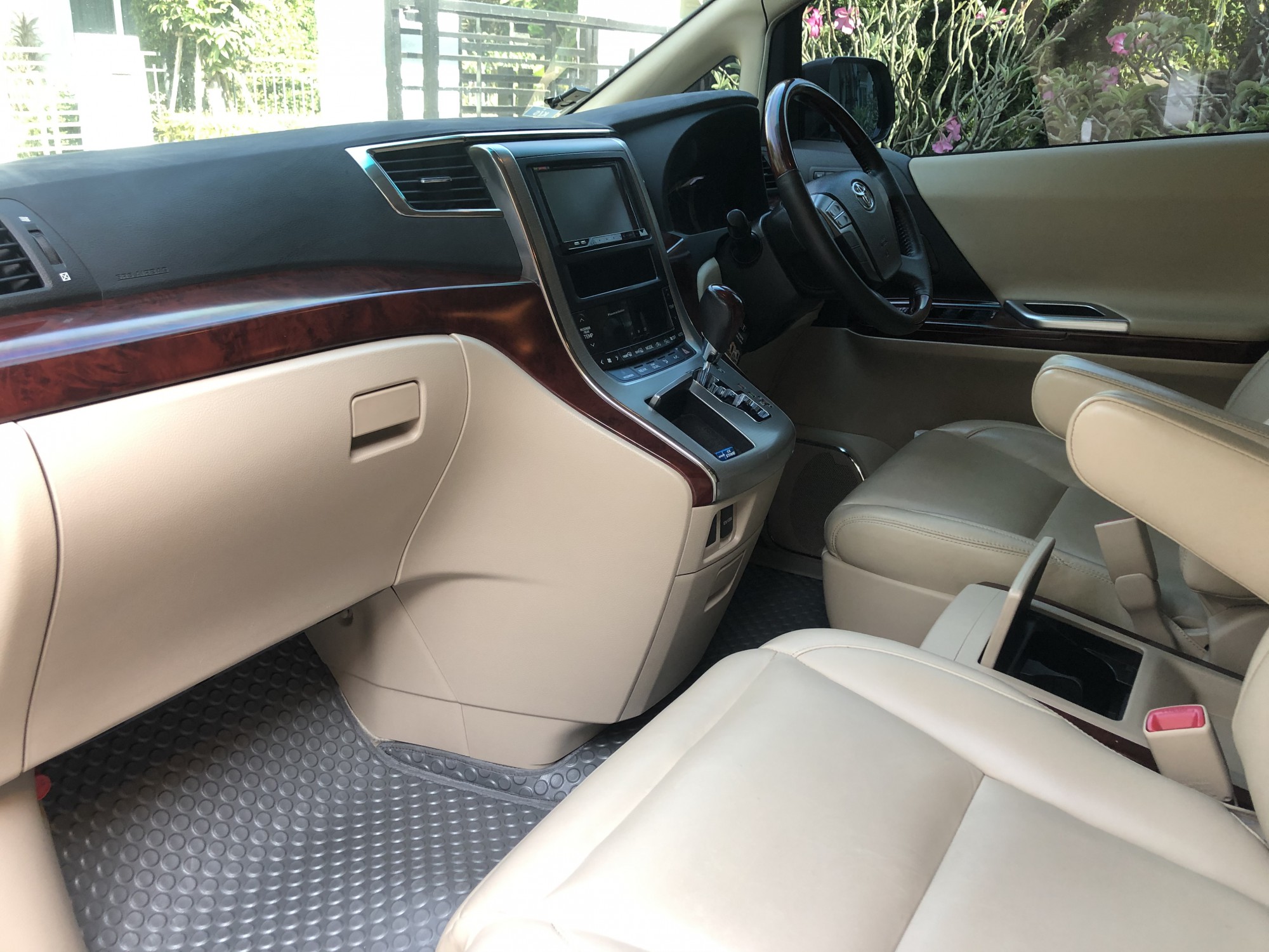 ขายรถบ้าน TOYOTA ALPHARD 2.4 G ปี 2011 (รูปที่ 10)