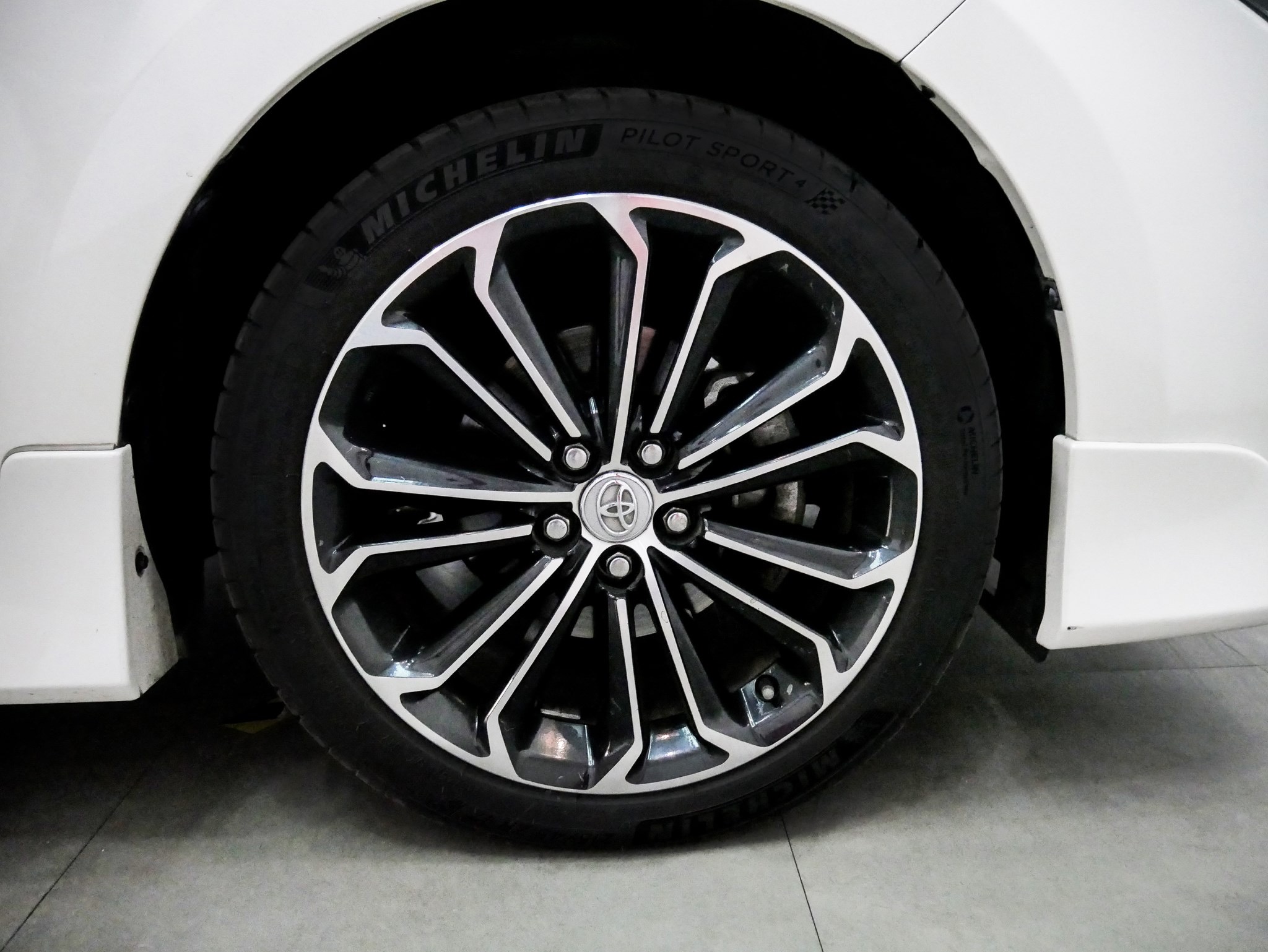 Toyota Corolla Altis ปี 2014 สีขาว (รูปที่ 18)