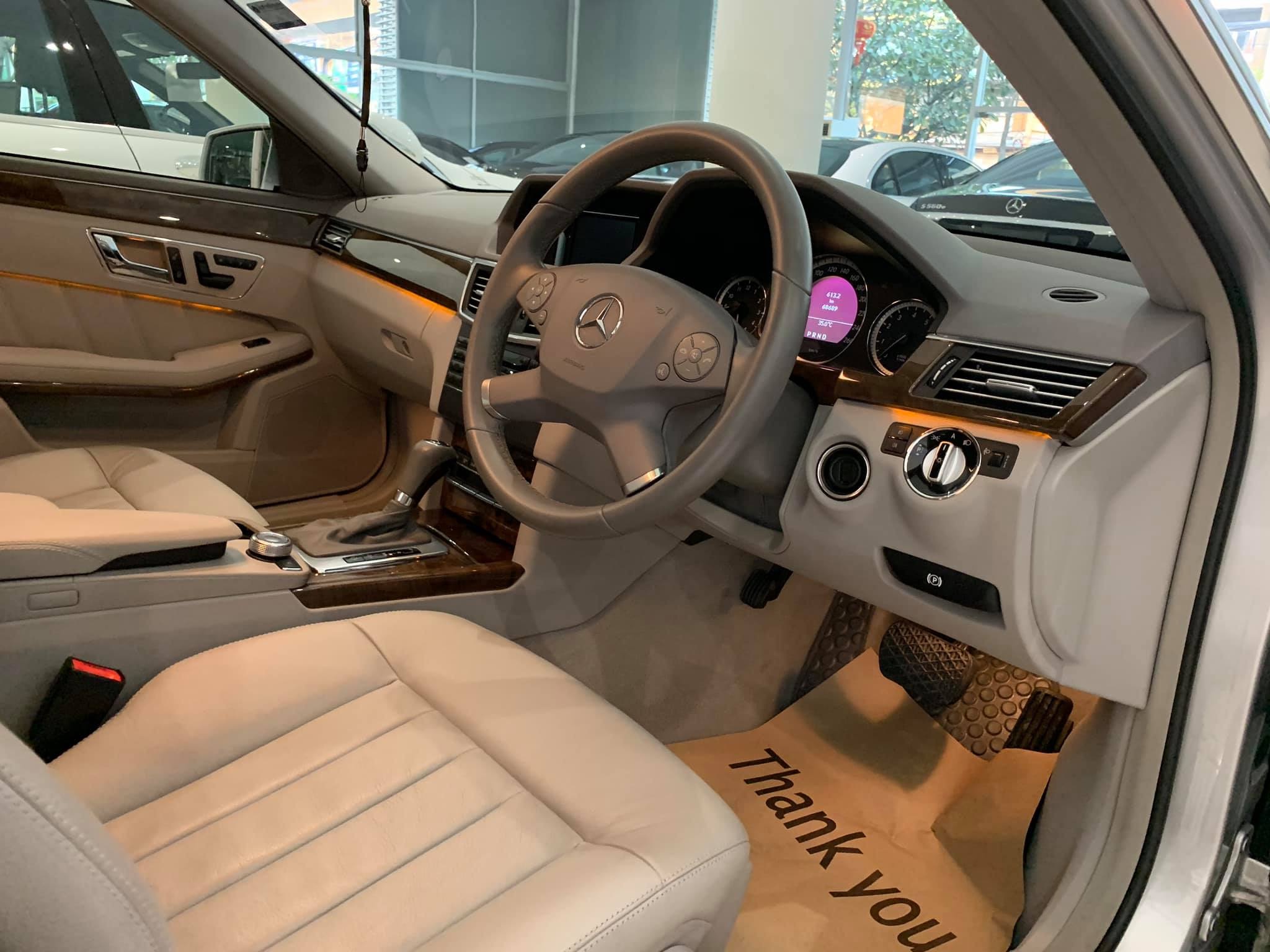 Mercedes-Benz E-Class W212 E200 ปี 2010 สีเงิน (รูปที่ 3)