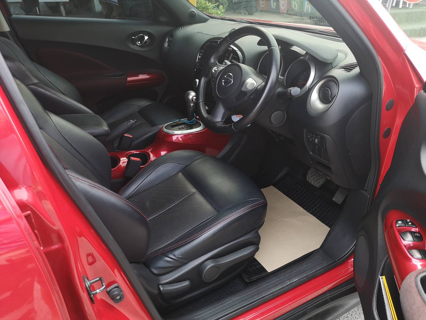 Nissan Juke ปี 2017 สีแดง (รูปที่ 5)