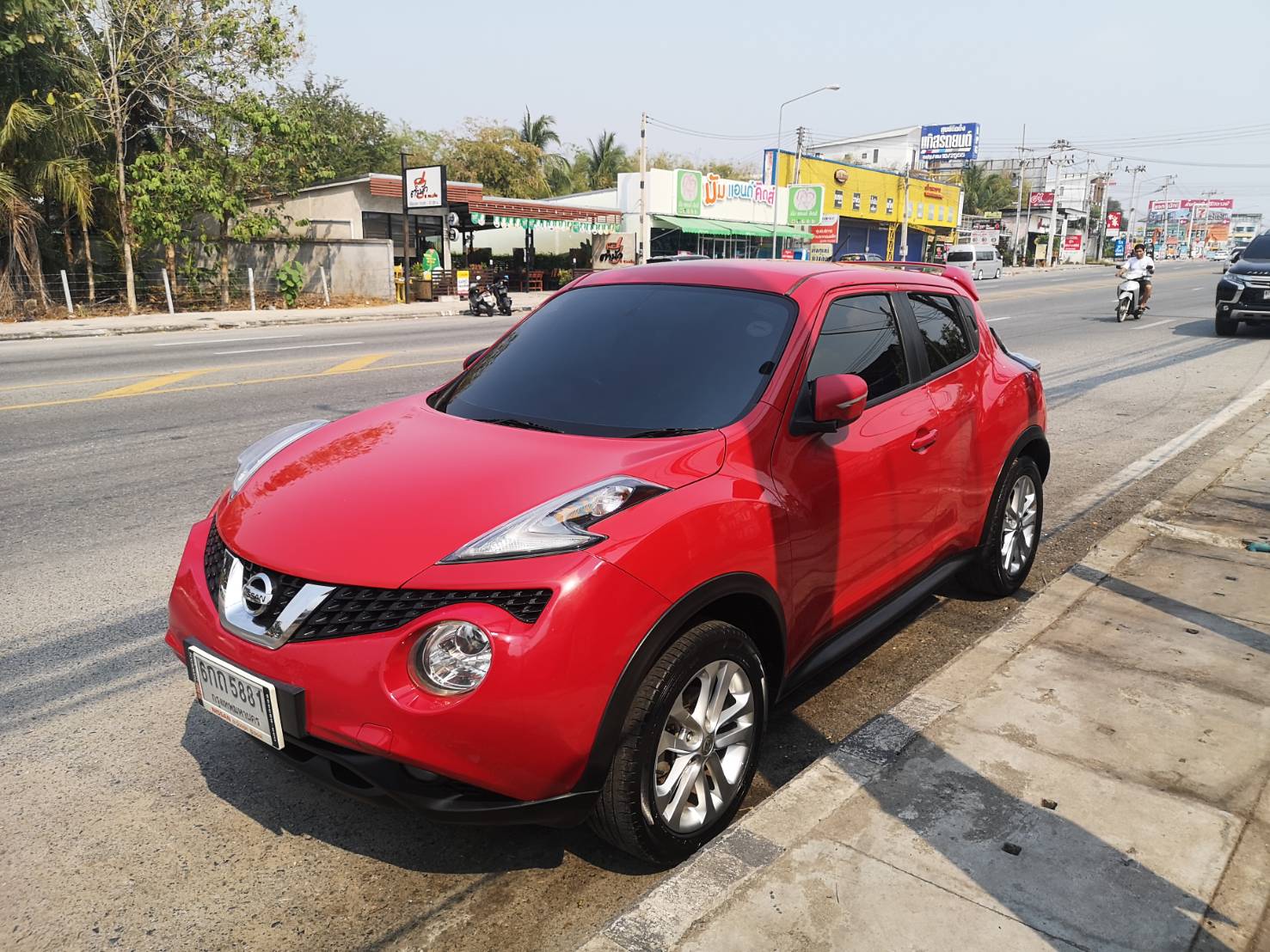 Nissan Juke ปี 2017 สีแดง (รูปที่ 10)