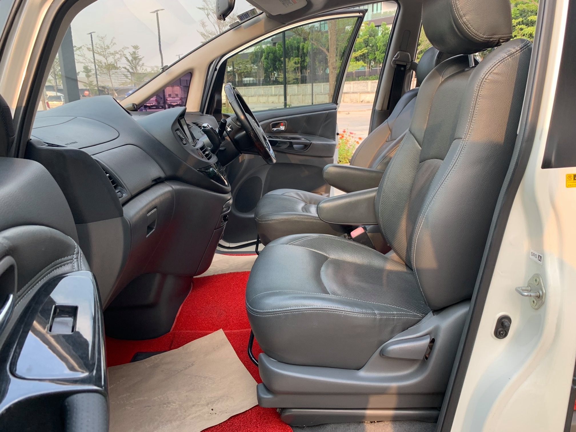 Toyota Estima ปี 2005 สีขาว (รูปที่ 15)